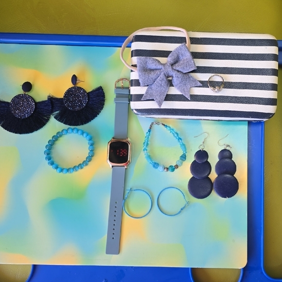 Striped Blue and White Clutch Bag With Matching Jewelry Bundle. All Included! - Picture 7 of 7